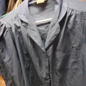 Ship'N Shore  women's button down blouse, 1 breast pocket,  blue, sz 10